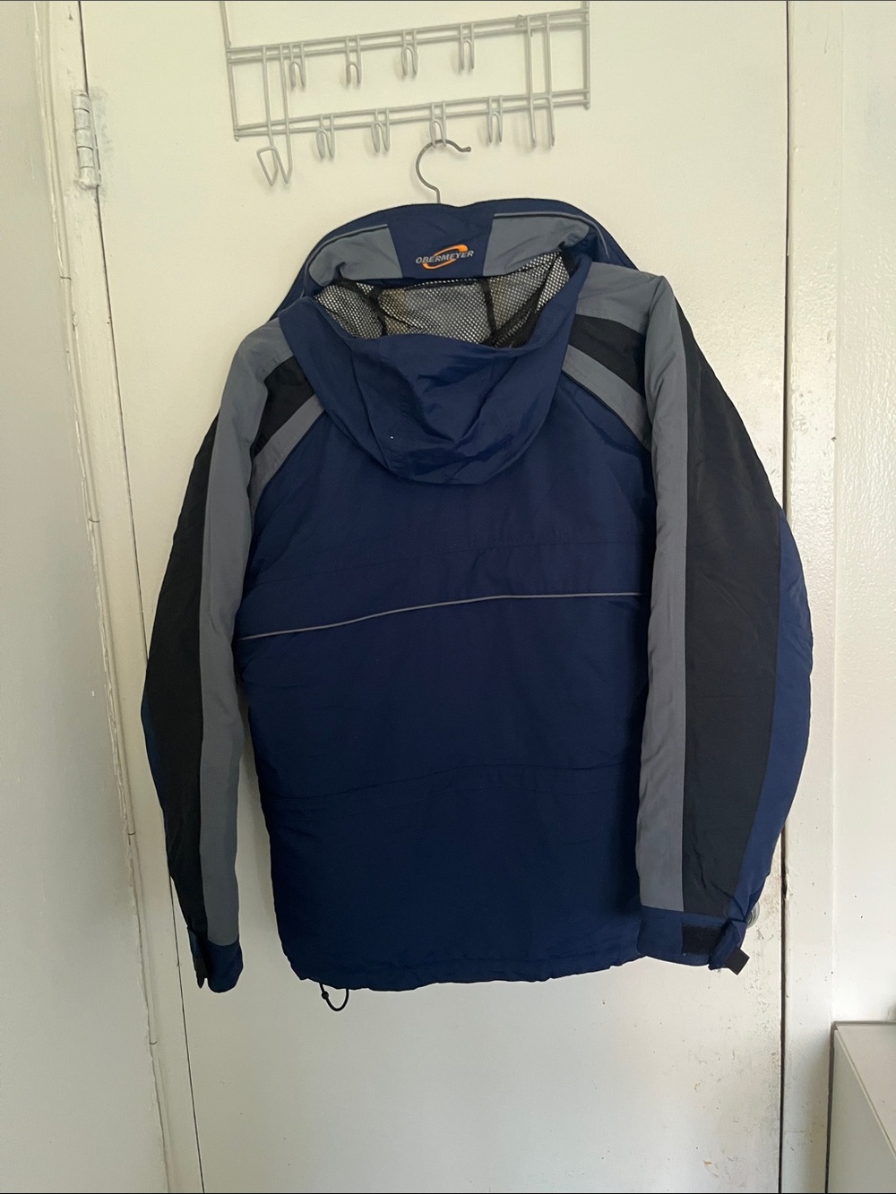 Obermeyer Navy and Black Ski Jacket with Gray Accents - Picture 12 of 12